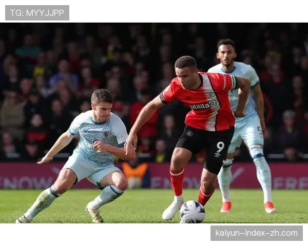 伊劳拉执教伯恩茅斯第三年 高压反抢战术成巨人杀手