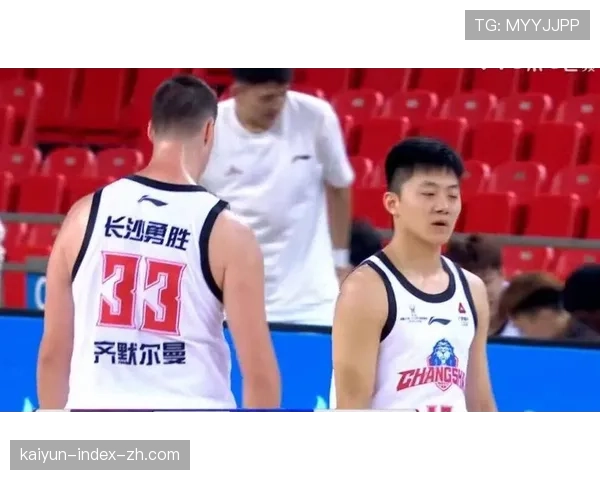 深圳男篮三连胜稳居第六 史密斯低迷时约翰逊23分接管比赛 深圳男篮三连胜稳居第六 史密斯低迷时约翰逊23分接管比赛